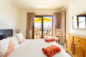 1 bedroom, travel cot, free WiFi, bed sheets