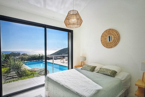 MAGNIFICENT 330 M2 VILLA - HEATED POOL - SEA AND MOUNTAIN VIEWS