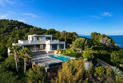 MAGNIFICENT 330 M2 VILLA - HEATED POOL - SEA AND MOUNTAIN VIEWS