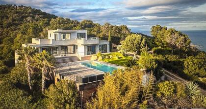 MAGNIFICENT 330 M2 VILLA - HEATED POOL - SEA AND MOUNTAIN VIEWS