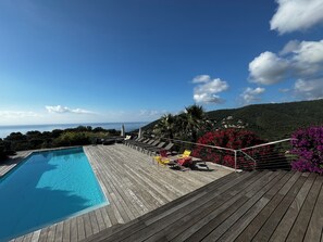 Lämmitetty uima-allas