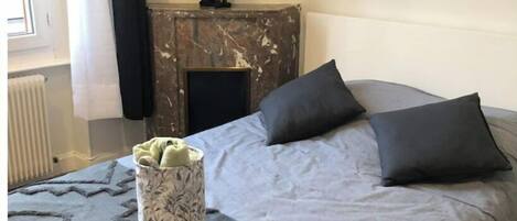 2 chambres, coffres-forts dans les chambres, bureau