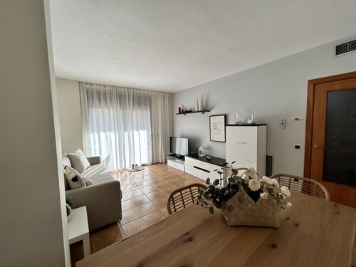 Apartment with Wifi and satellite dish.central and quiet residential area.