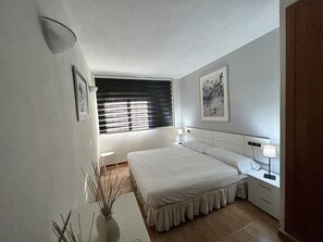 2 bedrooms, iron/ironing board, travel cot, free WiFi - Apartment with Wifi and satellite dish.central and quiet residential area. (Salou)