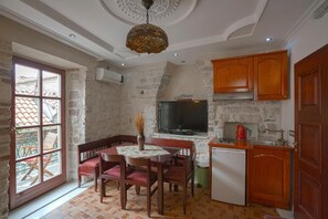 Duplex | Cuisine privée | Mini-réfrigérateur, surface de cuisson, cafetiÚre-théiÚre
