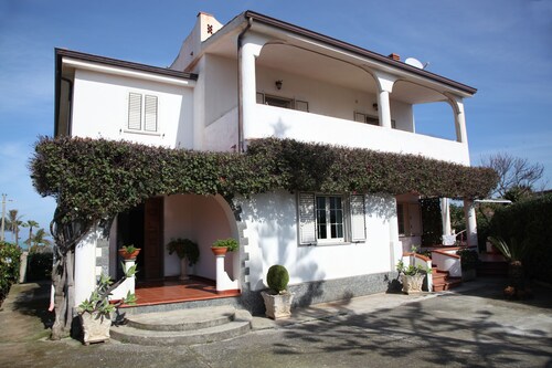 Holiday home in the middle of the greenery.