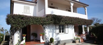 Holiday home in the middle of the greenery.