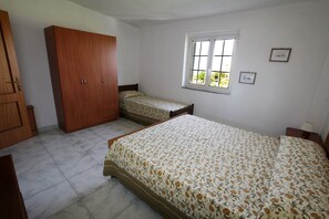 2 bedrooms, internet, bed sheets