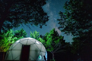 Exterior - Escape Velocity Bubble Hut (Saint Jo)