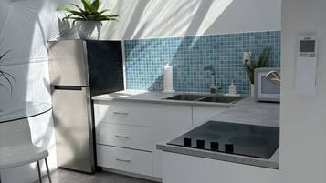 Frigorífic, microones i cafetera i tetera