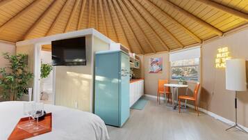 1 bedroom, desk, WiFi, bed sheets