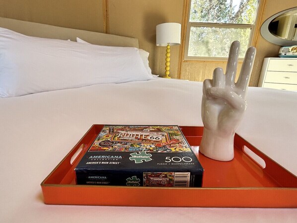 1 bedroom, desk, WiFi, bed sheets