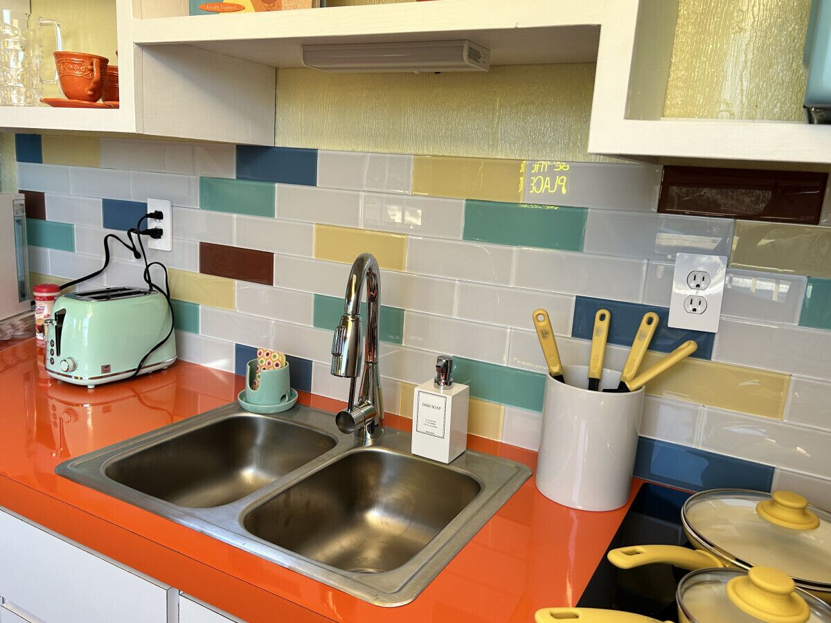 Fridge, microwave, coffee/tea maker, toaster