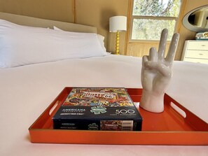 1 bedroom, desk, WiFi, bed sheets