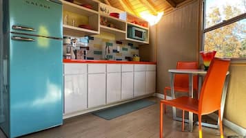 Fridge, microwave, coffee/tea maker, toaster