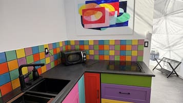 Fridge, microwave, stovetop, coffee/tea maker