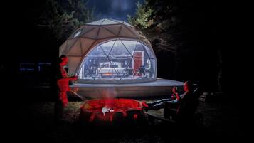 Bañera de hidromasaje al aire libre