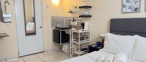 1 slaapkamer, een strijkplank/strijkijzer, gratis wifi, beddengoed