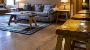 A cozy living room with a sofa, coffee table, and lamps. - Cabin in the Valley! Easy Access! Pet Friendly! (Sevierville)
