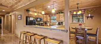 Cabin in the Valley! Easy Access! Pet Friendly!