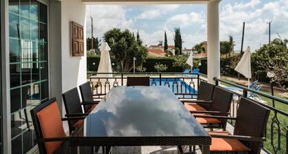 Luxury, Modern Villas with private pool & garden in Coral Bay area
