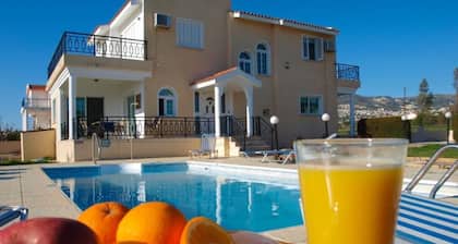 Luxury, Modern Villas with private pool & garden in Coral Bay area