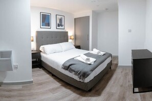 1 chambre, fer et planche à repasser, Wi-Fi, draps fournis
