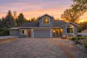 House, 4 Bedrooms | Exterior