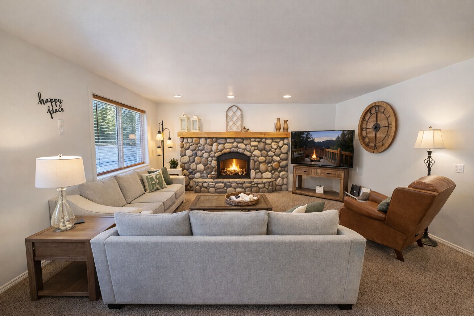 House, 4 Bedrooms | Living area | Streaming services