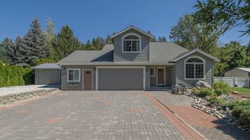 House, 4 Bedrooms | Exterior