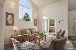 House, 4 Bedrooms | Living area | Streaming services