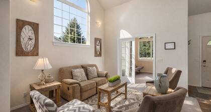 All Seasons Getaway 4 Bedroom Home by NW Comfy Cabins by RedAwning