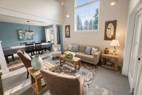 House, 4 Bedrooms | Living area | Streaming services