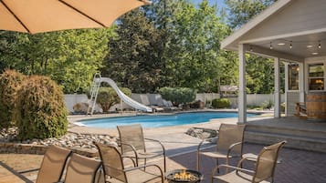 House, 4 Bedrooms | Pool