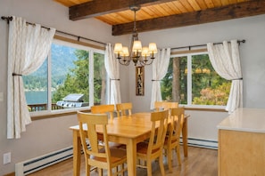 Cabin, 4 Bedrooms | Dining - Otter Chalet On Fish Lake 4 Bedroom Home by NW Comfy Cabins by RedAwning (Leavenworth)