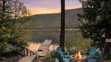 Cabin, 4 Bedrooms | Teres/patio