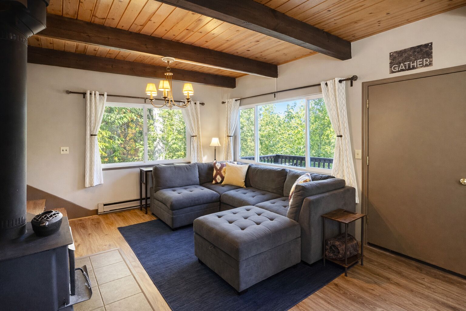 Cabin, 4 Bedrooms | Ruang tamu | Perkhidmatan penstriman 