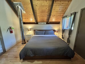 Cabin, 4 Bedrooms | 4 bedrooms, free WiFi - Otter Chalet On Fish Lake 4 Bedroom Home by NW Comfy Cabins by RedAwning (Leavenworth)