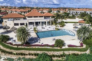 Exterior - Gorgeous & Spacious Home in a wonderful gated community (Noord)