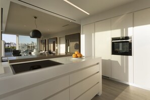 Luxury-Apartment | Eigene Küche | Großer Kühlschrank, Ofen, Herdplatte, Geschirrspüler