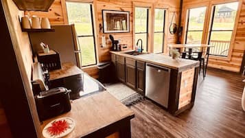 冰箱、微波炉、烤箱、炉灶