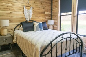 2 Schlafzimmer, Schreibtisch, Bügeleisen/Bügelbrett, WLAN