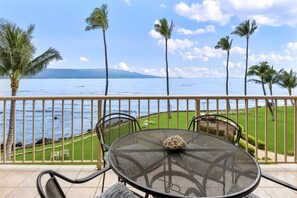 Outdoor dining - Stunning Oceanfront 1bd - Maalaea Kai 315 (Wailuku)