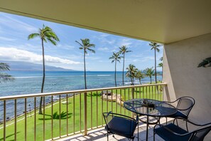 Outdoor dining - Stunning Oceanfront 1bd - Maalaea Kai 315 (Wailuku)