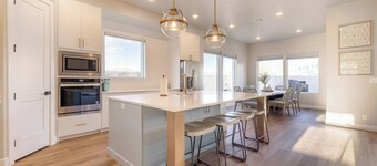 Private Pool & Hot Tub • Rooftop Fire Pit • Near Zion • Sleeps 20 • Pool Table • Sun Loungers • 15 Golf Courses Nearby • Zion National Park 45 mins away • Patio Dining area • High Speed Internet • Access to community pool, spa, and pickleball courts