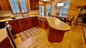 Coffee/tea maker, fridge, microwave, oven - Secluded Tustin Cabin with Fire Pit and Hiking Trails (Tustin)