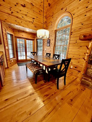 Dining - Secluded Tustin Cabin with Fire Pit and Hiking Trails (Tustin)