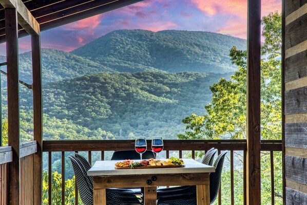 Outdoor dining - MtnViews I Aska I MultiFamily I HotTub I PizzaOven (Cherry Log)