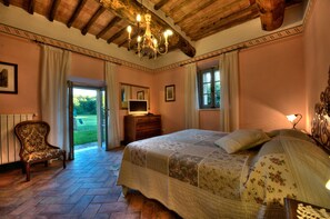 11 bedrooms, desk, iron/ironing board, travel cot