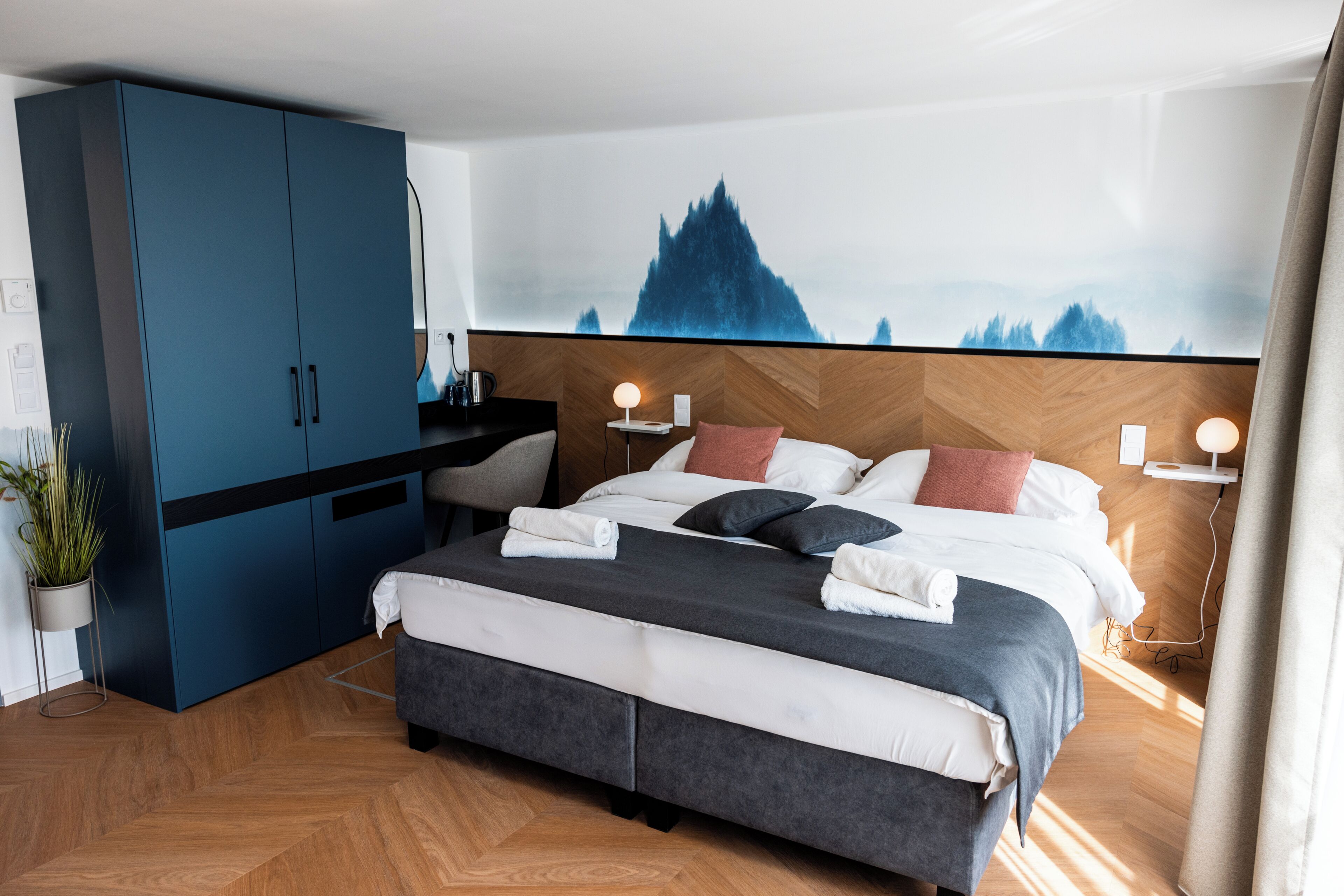 Habitación Deluxe doble | Caja fuerte, wifi gratis, ropa de cama